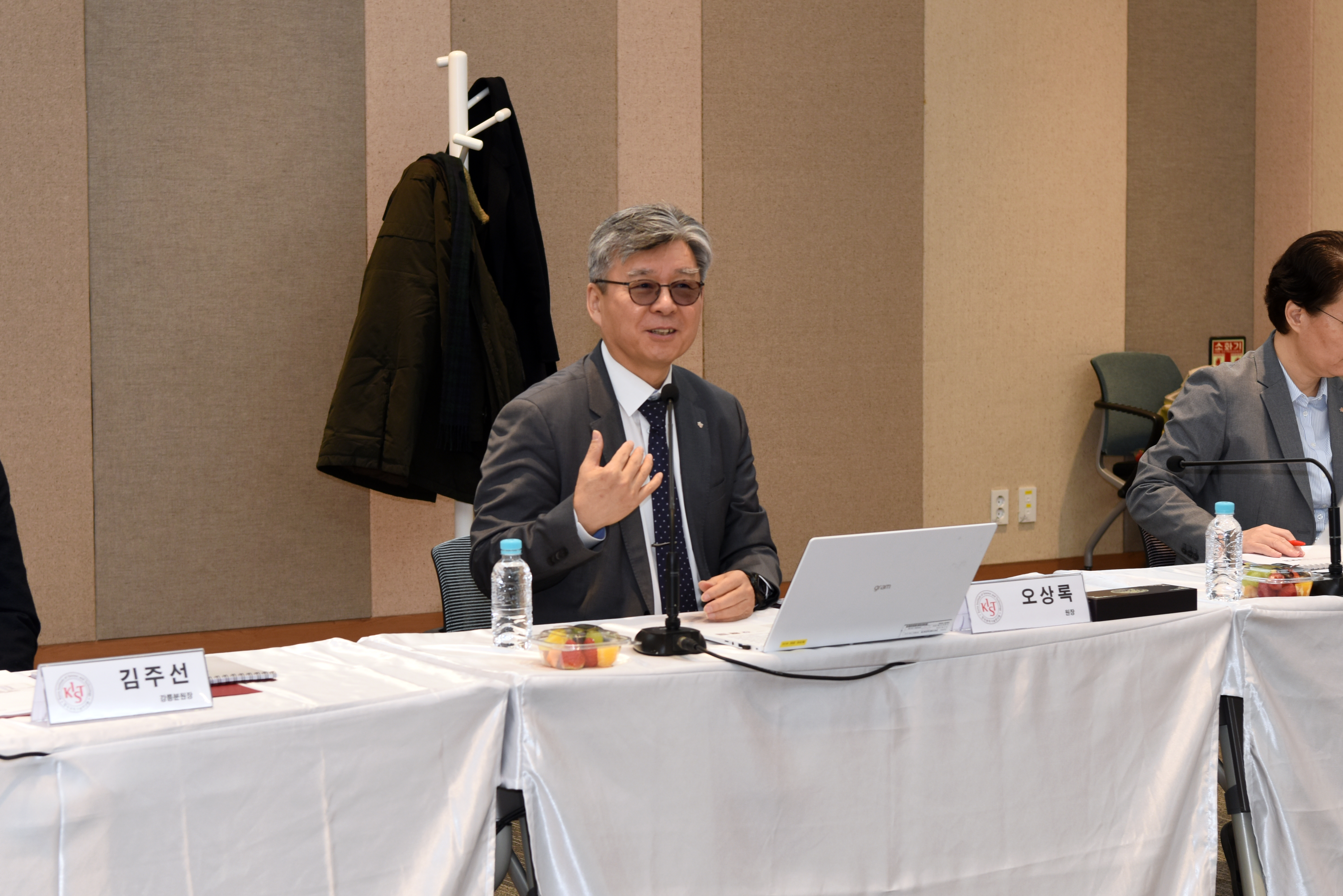 2025년 강릉 천연물연구소 정직원 대상 업무보고 및 간담회 사진 2